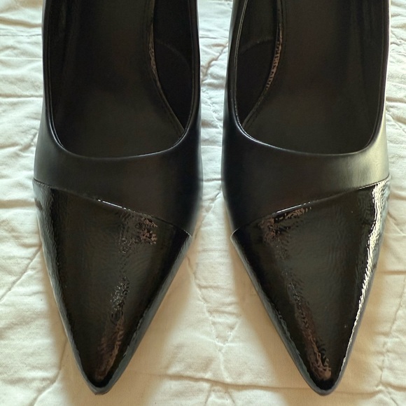 Trary Women’s Black Shiny Toe Pumps with Block Heel - Picture 4 of 6